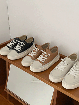 Carbon leather banding sneakers