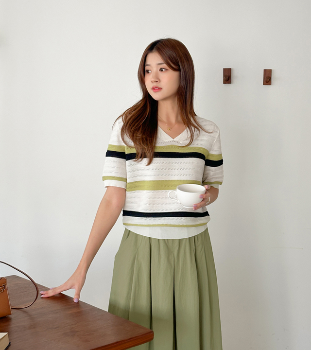 Relaxed color combination short-sleeved knit