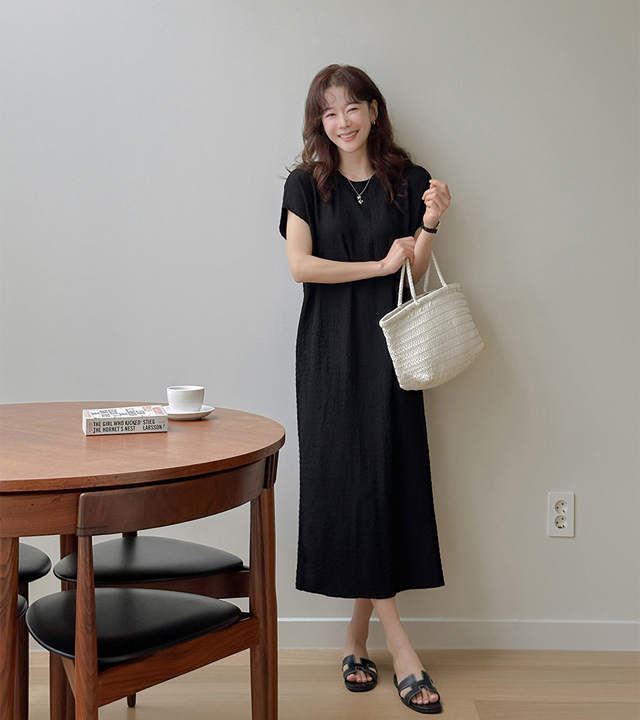 Slim emboss cap sleeve dress