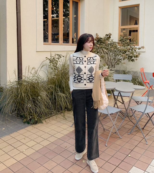 Picto Round Knit Vest