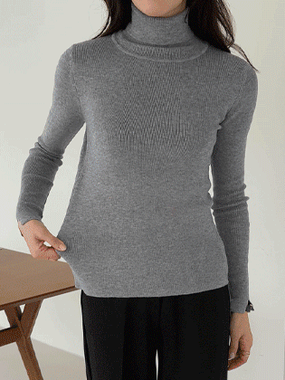 Dove Wool Turtleneck Knit