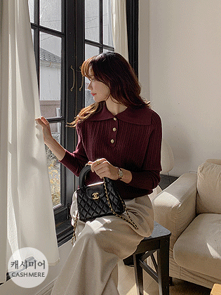 Gold camellia big collar knit