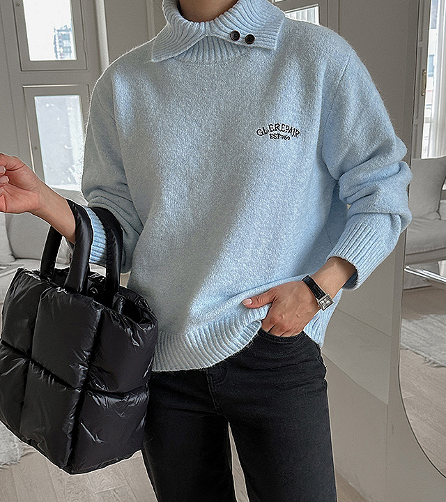 Square padded shoulder bag