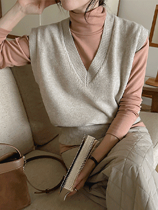 Listen V-neck Knit Vest