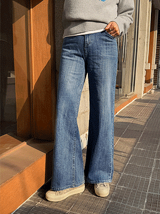 Clear semi-wide denim pants