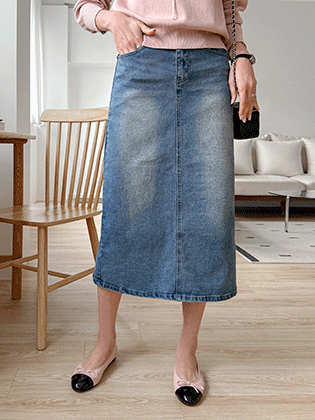 Flowing H-line denim skirt 