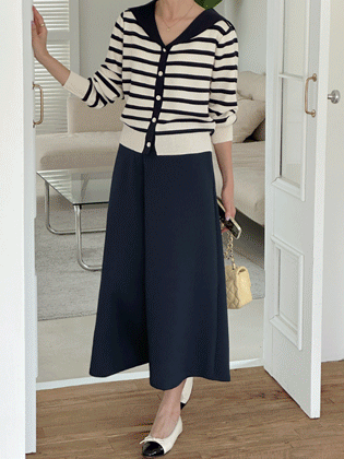 Tight spandex A-line 8-quarter slacks