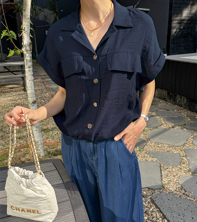 Tail gold button shirt