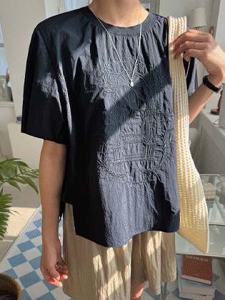 More Light Embroidered T-shirt 