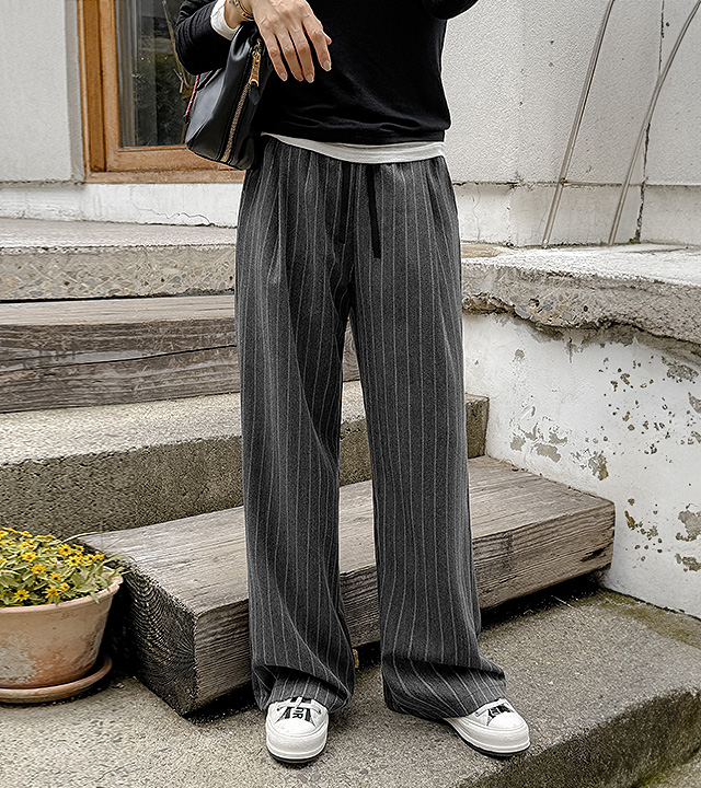 [MADE] Stylish pinstripe slacks