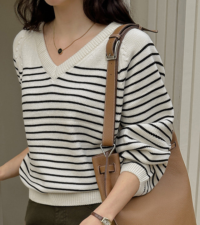 Delight V-neck striped knit