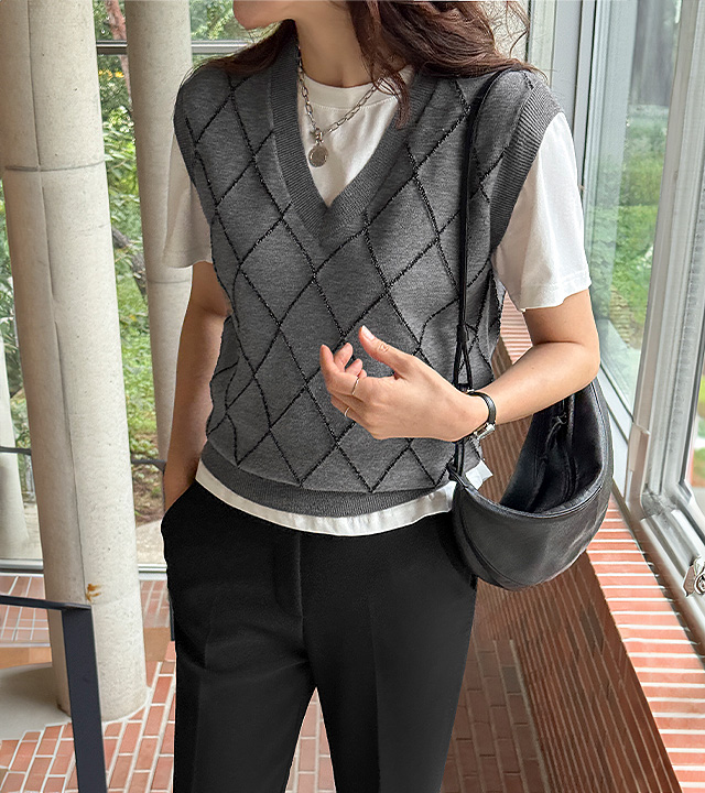 Diamond Pearl Knit Vest