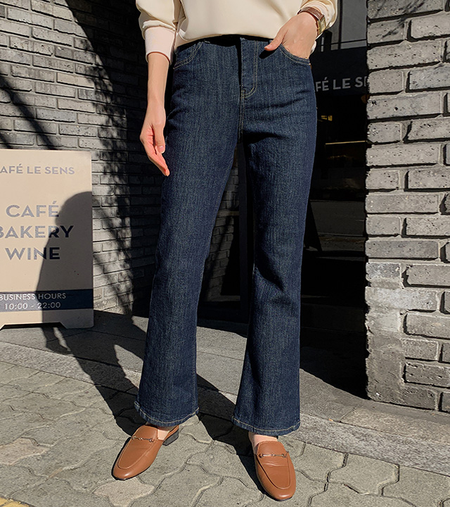 Robe Non-Fade Bootcut Denim Pants