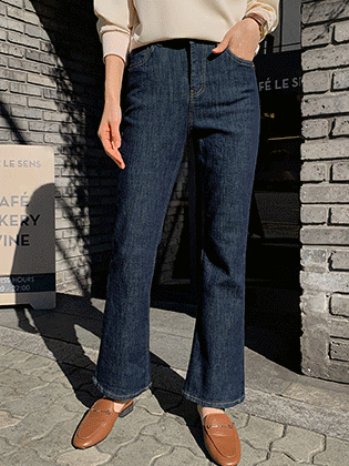 Robe Non-Fade Bootcut Denim Pants