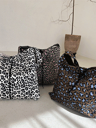 Hopi padded shoulder bag