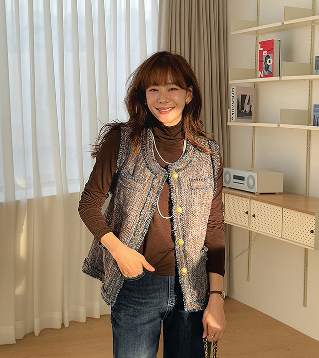 Mellow Tweed Vest