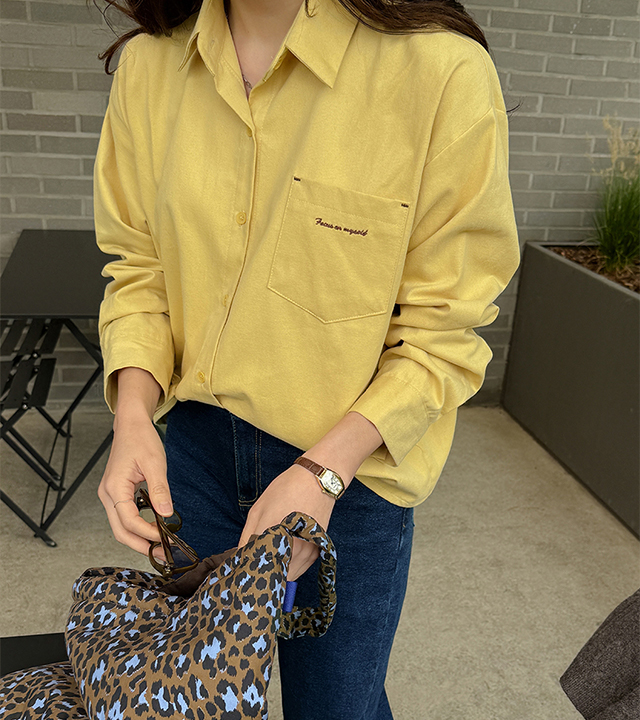 Lettering peach fleece loose-fit shirt