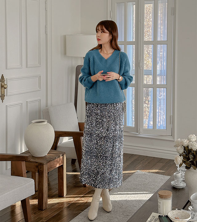 Liana V-neck puff knit