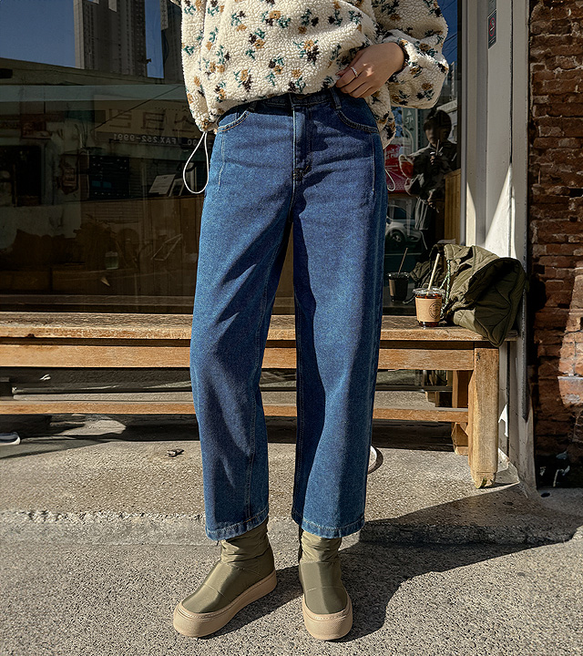 Dart cut baggy fit denim