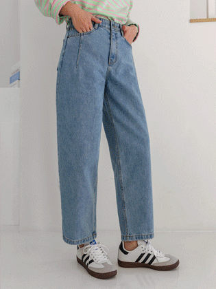 Dart cut baggy fit denim
