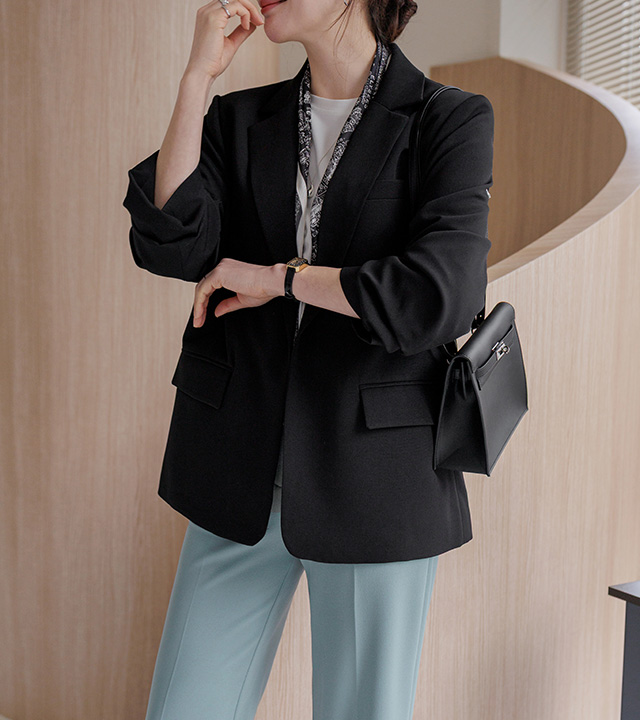 Loggia sleeve shirring jacket