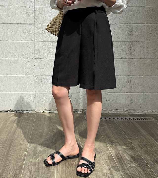 Reese's pintuck cropped slacks 