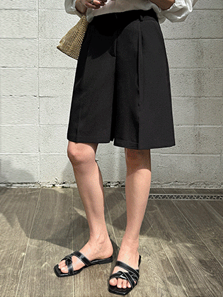 Reese's pintuck cropped slacks 
