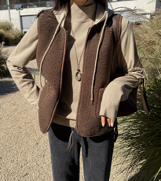 Mer Knit Hood Boucle Vest