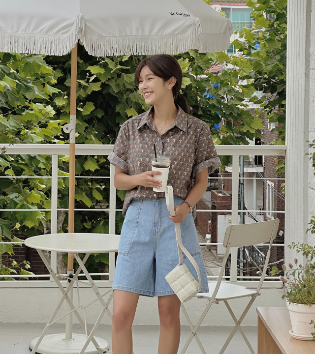 Indie patterned semi-cropped shirt