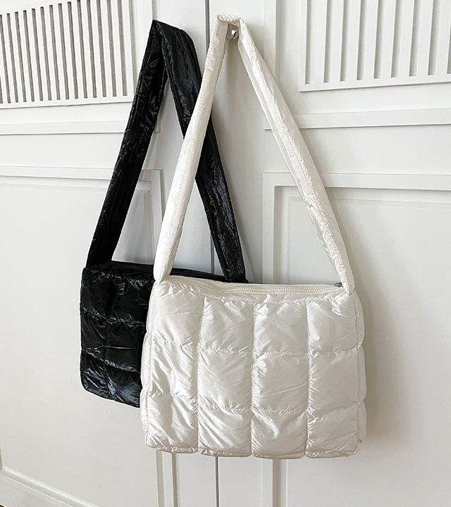 Glossy padded shoulder bag