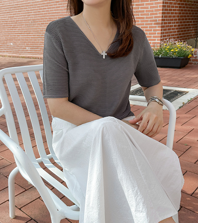 Isea pleated V-neck knit