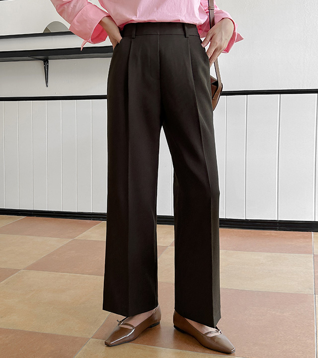 Mild one-pin tuck slacks