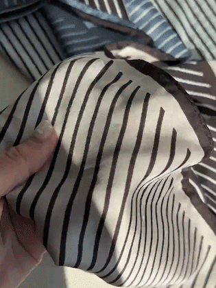 Two-tone striped scarf