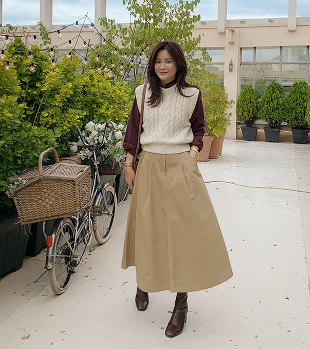 Latte Stitch Pintuck Skirt