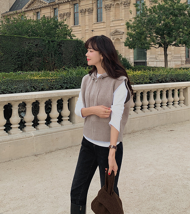 Amor hooded vest
