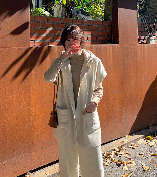 Robe Hooded Knit Vest