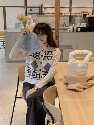 Picto Round Knit Vest