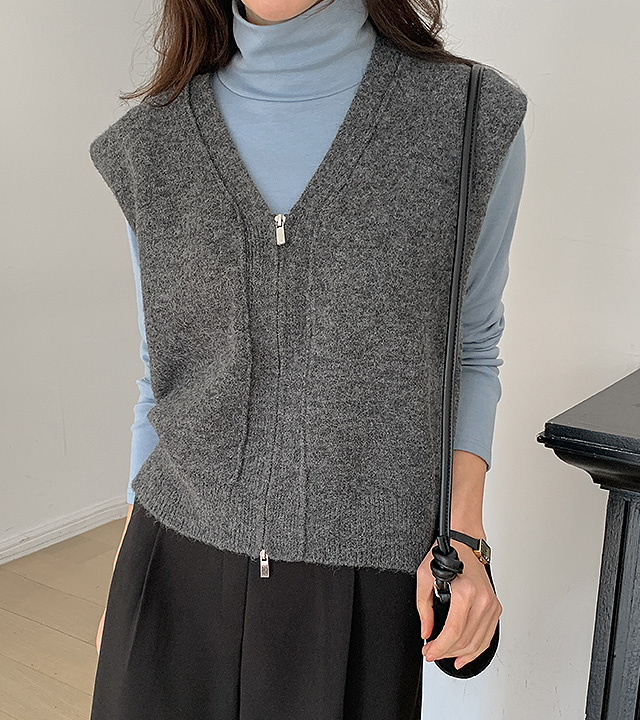 V-neck zip-up knit vest