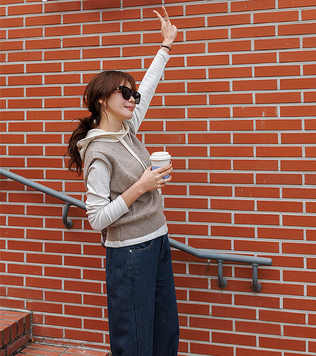 Two-tone color-block hooded wool knit vest 