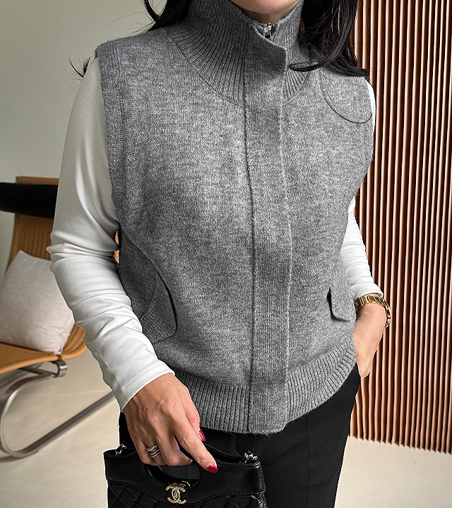 High neck knit zip-up vest