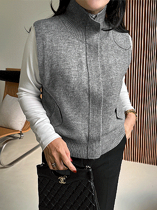 High neck knit zip-up vest
