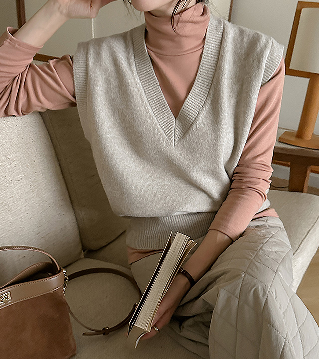 Listen V-neck Knit Vest