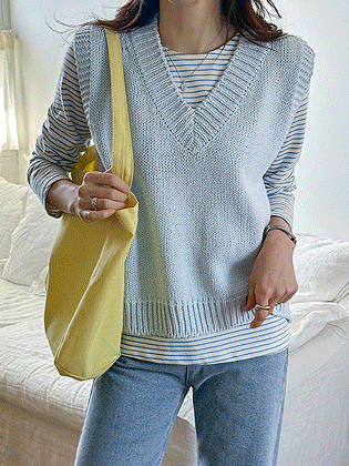 Ive V-neck Knit Vest