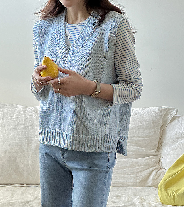 Ive V-neck Knit Vest