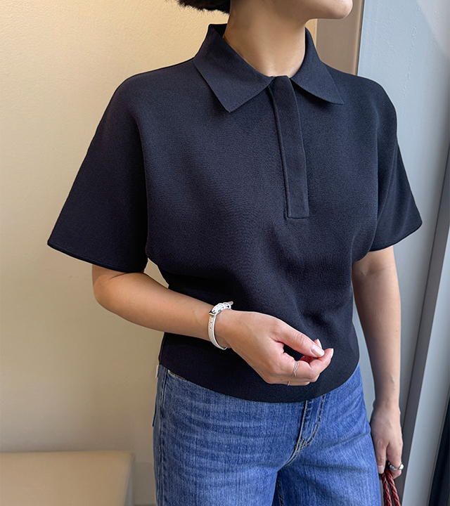 Hidden button collar knit