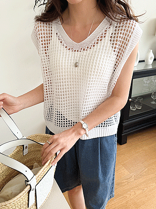Deloa scassi knitted vest