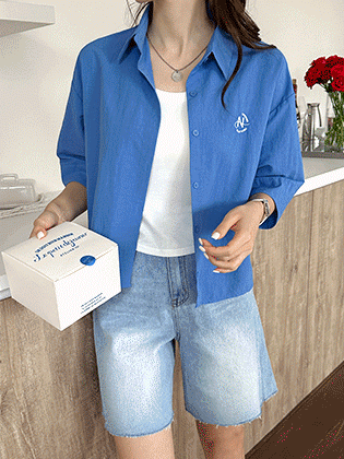 Embroidered slit shirt