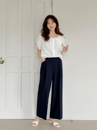 Diagonal pocket pin tuck slacks