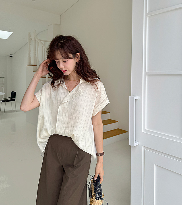 Semi-open linen striped shirt