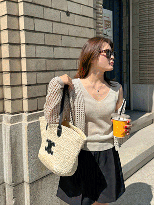 Helen V-neck Knit Nashi